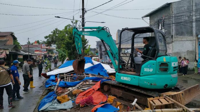 Jatimulya Tertibkan 25 Bangunan Liar di Pondok Timur, Fokus Benahi Drainase dan Infrastruktur