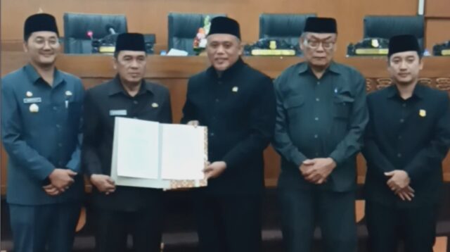 Raperda APBD 2024 Disetujui DPRD, Kinerja Keuangan Cimahi Dinilai Positif