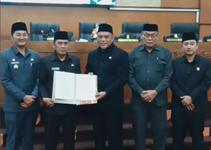 Raperda APBD 2024 Disetujui DPRD, Kinerja Keuangan Cimahi Dinilai Positif Raperda APBD 2024 Disetujui DPRD, Kinerja Keuangan Cimahi Dinilai Positif