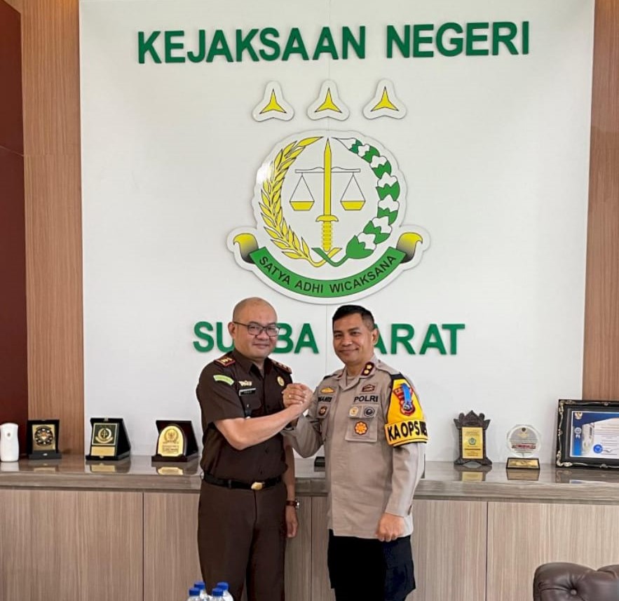Kapolres dan Kajari Sumba Barat Sepakat Perkuat Sinergi Penegakan Hukum Kapolres dan Kajari Sumba Barat Sepakat Perkuat Sinergi Penegakan Hukum