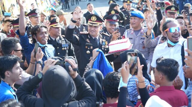 Upacara HUT Bhayangkara Ke-79 Polres Bima Kota di Serang Puluhan Mahasiswa dan Para Konten Kreator