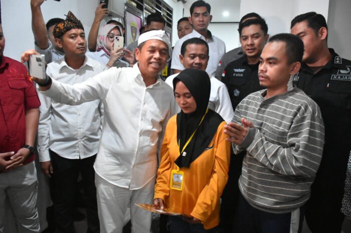 Bupati Dony Dampingi KDM Jemput Usep di Kejari Sumedang