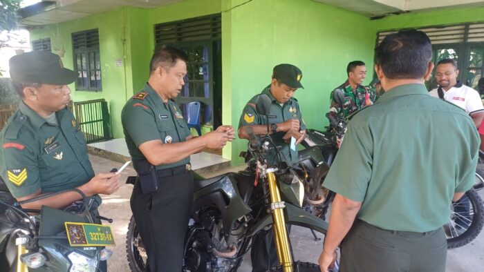 Staf Intel Kodim 1613/Sumba Barat Laksanakan Pemeriksaan Kendaraan di Koramil 03/Katikutana