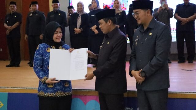 920 PPPK dan 20 Kepala Sekolah Baru Terima SK dari Wali Kota Cimahi