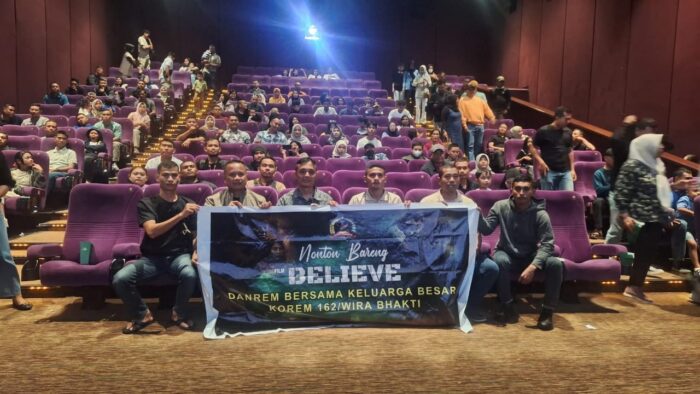 TNI dan Masyarakat Nobar Film Believe di Mataram, Bangkitkan Semangat Nasionalisme dan Empati Sosial