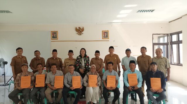 Penyerahan AKTA Notaris Koperasi Desa Merah Putih Se-Kecamatan Sukaraja Kabupaten Tasikmalaya