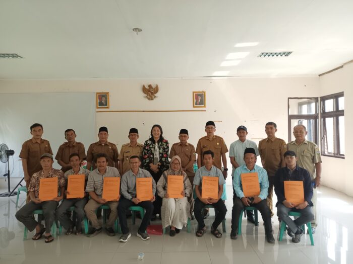 Penyerahan AKTA Notaris Koperasi Desa Merah Putih Se-Kecamatan Sukaraja Kabupaten Tasikmalaya