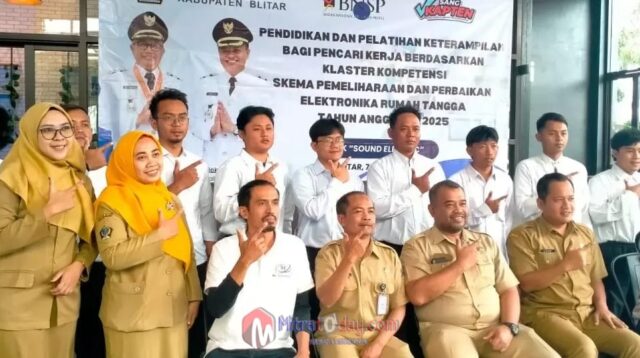 Pemkab Blitar Melalui Disnaker Gelar Ketrampilan Elektronik lewat Dana DBHCHT 2025