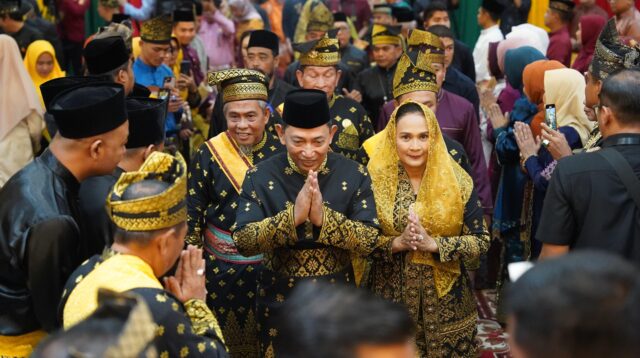 Kapolri Terima Anugerah Adat dari LAM Riau, Simbol Kehormatan dan Amanah Moral