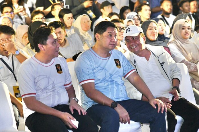 Menteri PKP Serahkan 100 Rumah Subsidi FLPP bagi Masyarakat Berpenghasilan Rendah di Jabar
