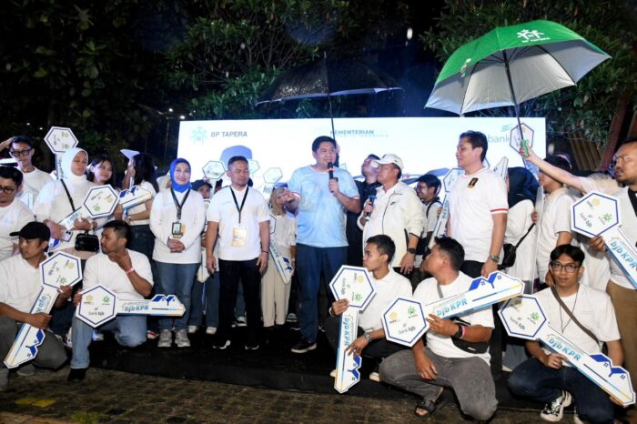 Menteri PKP Serahkan Kunci Rumah Subsidi di Si Jalak Harupat Menteri PKP Serahkan Kunci Rumah Subsidi di Si Jalak Harupat