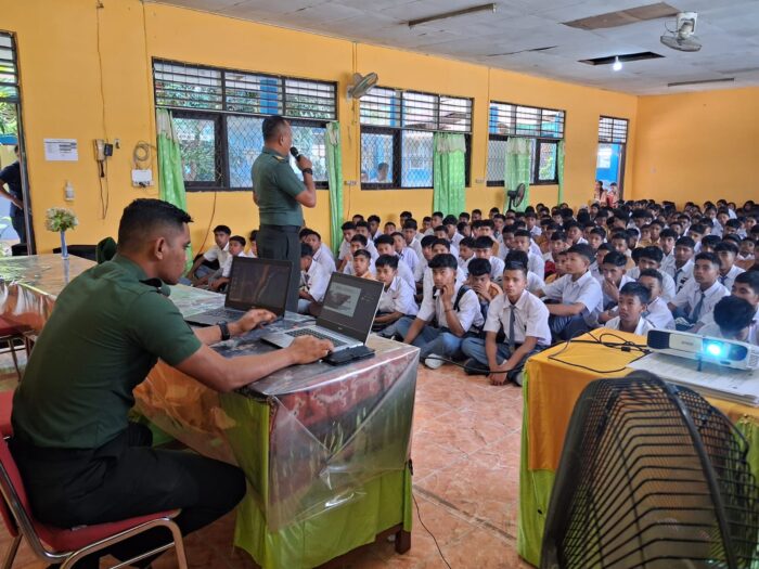 Danramil 1601-05/Waingapu Berikan Materi Wawasan Kebangsaan Kepada Siswa-Siswi SMK Dalam Masa MPLS