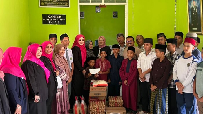 Gelar Aksi Sosial, Garnita Malahayati Sumbar Berikan Santunan Anak Panti Asuhan PGAI Padang Gelar Aksi Sosial, Garnita Malahayati Sumbar Berikan Santunan Anak Panti Asuhan PGAI Padang