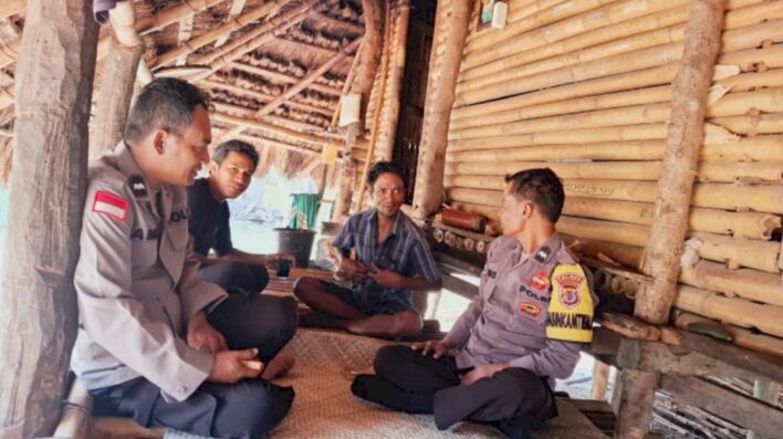 TNI-Polri dan Pemdes Patiala Dete Sambangi Warga, Ajak Jaga Kamtibmas