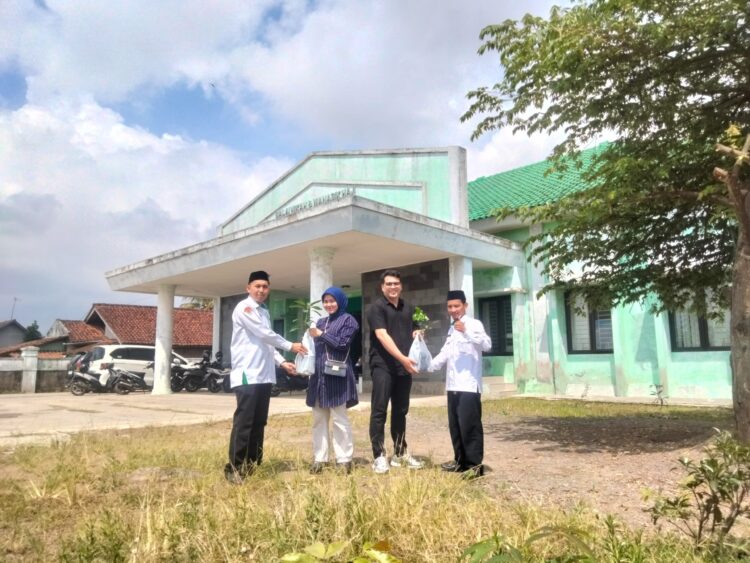KUA Bungursari Terapkan Gerakan “1 Pasangan 2 Pohon” untuk Calon Pengantin