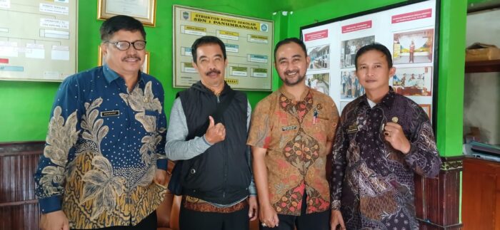 Kepala SDN 1 Panumbangan H. Henrayat Purna Tugas, PGRI Panumbangan Gelar Acara Perpisahan