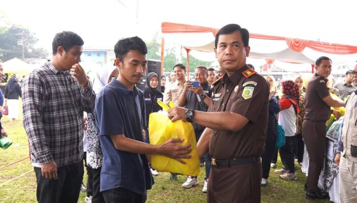 HUT Ke - 80 Kejaksaan Negri Kabupaten Sukabumi Gelar Pasar Murah