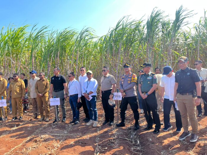 Dandim 1601/Sumba Timur Dampingi Menko Infrastruktur RI Kunjungan Kerja di PT Muria Sumba Manis