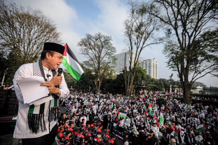 Ribuan Warga Padati Gedung Sate dalam Aksi Bela Palestina