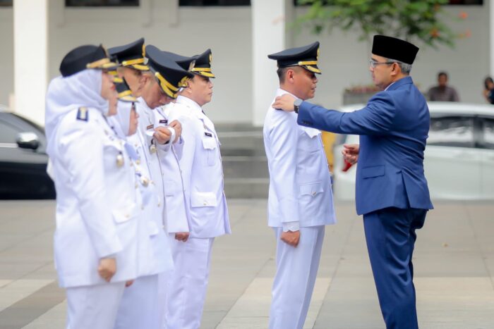 Farhan Ambil Sumpah 90 Pejabat, Dorong ASN BerAKHLAK dalam Pelayanan Publik