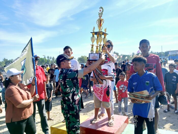 Dandim 1601/Sumba Timur Resmi Tutup Pacuan Kuda Humba Cup II dalam Rangka HUT RI Ke-80 Dandim 1601/Sumba Timur Resmi Tutup Pacuan Kuda Humba Cup II dalam Rangka HUT RI Ke-80