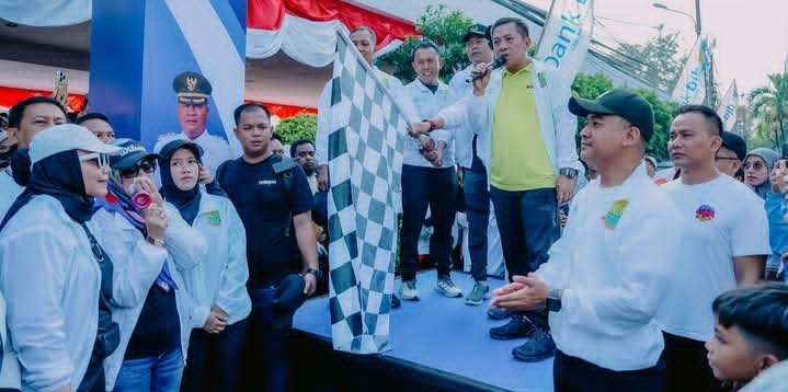 Peringati Haornas, Bupati Aep dan Ribuan Masyarakat Karawang Olahraga Bersama