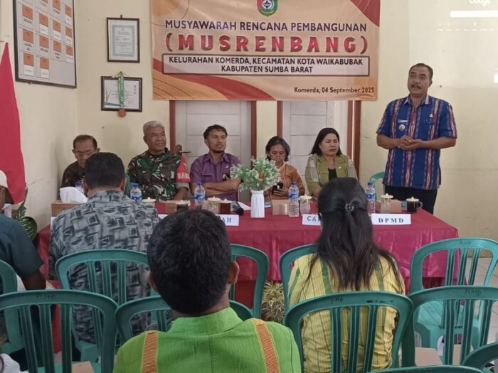 Babinsa Loli Hadiri Musrenbang Kelurahan Komerda di Sumba Barat