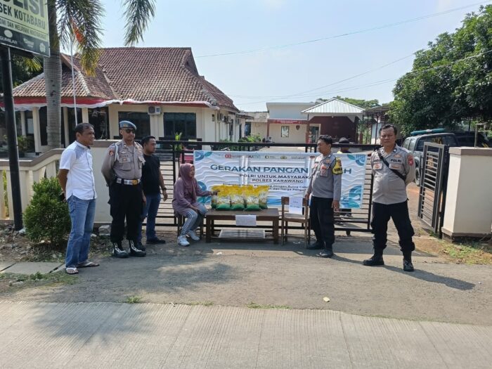 Dukung Gerakan Pangan Murah Polsek Kotabaru Jual Beras Bulog SPHP