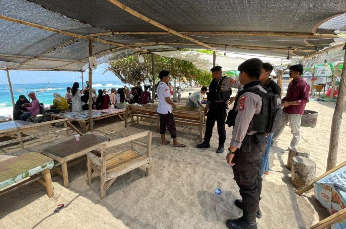 Satsamapta Polres Bima Berikan Perlindungan Keamanan Festival Tari Bibano di Pantai Wane, Satsamapta