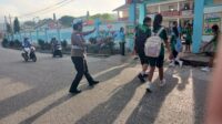 Satlantas Sumba Barat Intensifkan Gatur Pagi di Depan Sekolah