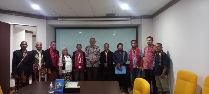Menjaga Warisan Leluhur dari Puncak Amanatun