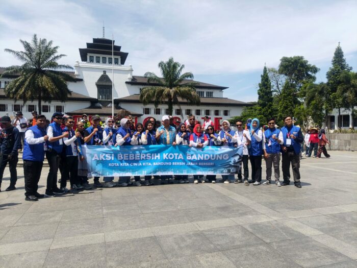 Gerakan Bebersih Bandung Libatkan 126 Komunitas dan 1.000 Peserta