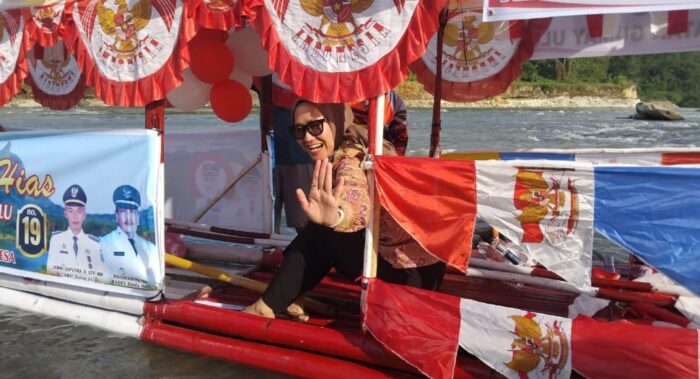 Widia Ningsih SH.MH Wabup Lahat Tinjau Dan Jajal Rakit Hias