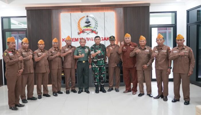 Danrem 161/WS Sambut Kunjungan Silaturahmi Kabacadnas di Makorem 161/WS