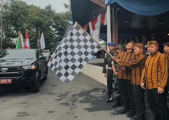 Bupati dan Wakil Bupati Lepas Kirab Pataka Hari Jadi ke-820 Kabupaten Tulungagung