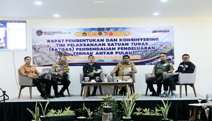 Dandim 1601/Sumba Timur Hadiri Rapat Pembentukan Satgas Pengendalian Pengeluaran Ternak Antar Pulau