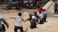 Kapolres Bima Bersama Bupati Bima Tinjau Jembatan Putus di Desa Nggembe