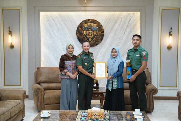 Pangdam IX/Udayana Menerima Anggota Persit Juara I MTQ Tingkat TNI