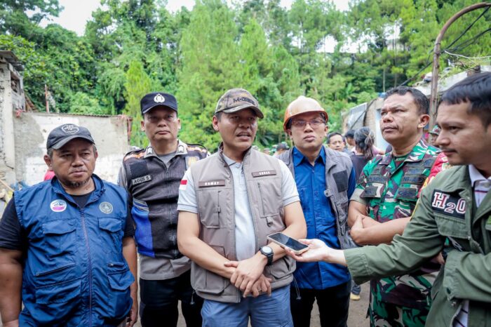 Empat Warga Selamat dalam Insiden Rumah Roboh di Geger Arum