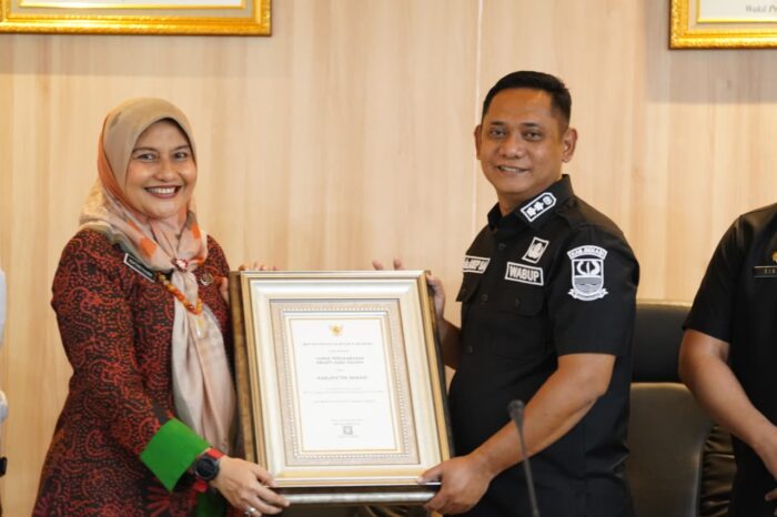 Bupati Bekasi Hadiri Paripurna Penetapan Tiga Raperda