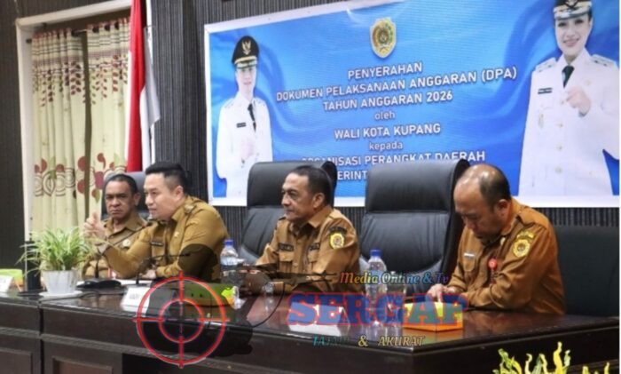 Wali Kota Kupang Serahkan DPA SKPD 2026, Tekankan Integritas Anggaran