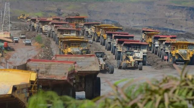 Caption : Kendaraan Tambang Perkir Stop Oprasi