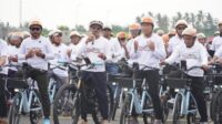 Ramaikan Fun Bike, Wakapolda Ntb Bersama Ulama dan Umara Sholat di Pantai Mandalika