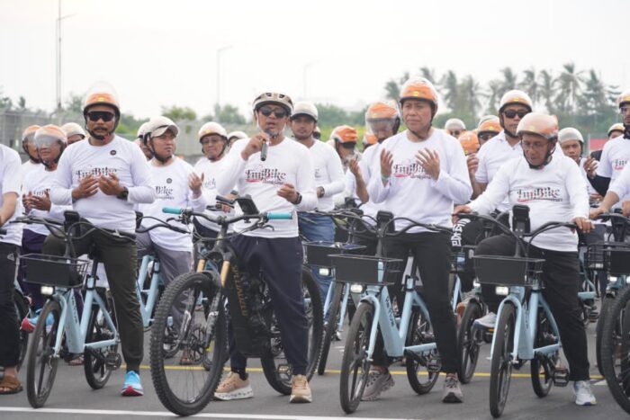 Ramaikan Fun Bike, Wakapolda Ntb Bersama Ulama dan Umara Sholat di Pantai Mandalika Ramaikan Fun Bike, Wakapolda Ntb Bersama Ulama dan Umara Sholat di Pantai Mandalika