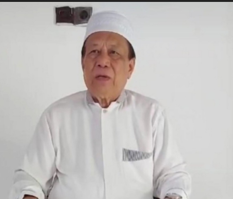 Ketua MUI Kota Kupang Minta Pembangunan Masjid Darul Amanah Dihentikan Sementara Kupang,Sergap- Ketua Umum Majelis Ulama Indonesia Kota Kupang, H. Muhammad MS, meminta agar pembangunan Masjid Darul Amanah di Kelurahan Liliba, Kecamatan Oebobo, dihentikan sementara. Permintaan ini disampaikan sambil menunggu terbitnya izin resmi dari Pemerintah Kota Kupang. H. Muhammad MS menegaskan, pembangunan rumah ibadah harus berjalan sesuai ketentuan hukum yang berlaku serta mengedepankan prinsip keharmonisan sosial di tengah masyarakat majemuk. Menurutnya, meskipun proses pengurusan izin telah berjalan dan sosialisasi kepada warga telah dilakukan, pembangunan rumah ibadah kerap menimbulkan dinamika dan perbedaan sikap di lapangan. Muhammad MS, Ketua MUI Kota Kupang: “Pembangunan tempat ibadah memang sering memunculkan pro dan kontra. Karena itu perlu klarifikasi langsung dan dialog terbuka dengan masyarakat agar tidak berkembang menjadi konflik.” MUI menilai persoalan utama terletak pada aktivitas pembangunan yang telah berjalan, sementara izin resmi dari pemerintah belum diterbitkan. Kondisi ini dinilai bertentangan dengan ketentuan perundang-undangan yang berlaku. Sebelumnya, warga RT 38 RW 14 Kelurahan Liliba menyampaikan keberatan kepada Wali Kota Kupang, dr. Christian Widodo, dalam audiensi yang digelar pada Jumat lalu. Menanggapi hal tersebut, Wali Kota Kupang menegaskan bahwa pemerintah tidak menolak pembangunan Masjid Darul Amanah. Namun seluruh proses diminta untuk dijalankan sesuai regulasi yang berlaku. Pemerintah Kota Kupang bersama MUI berharap pengurus masjid dapat menghentikan sementara pembangunan, mengedepankan dialog dengan warga sekitar, serta menuntaskan seluruh persyaratan perizinan sebelum pembangunan kembali dilanjutkan.