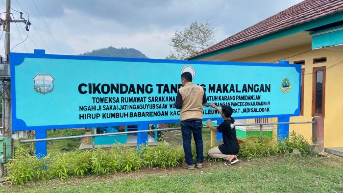 Kerja Bakti Mahasiswa KKN INUTAS, Lambang Desa Cikondang Kembali Bersinar