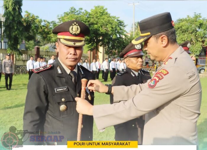 Kolres Bima Kota Pimpin Upacara Penganugerahan Tanda Kehormatan Satyalencana Pengabdian