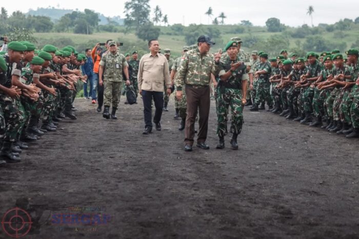 Menhan Didampingi Gubernur NTB Tinjau Brigif dan Yonif di Dompu