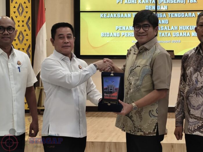 Kejati NTT Bersama PT Adhi Karya Teken PKS Pengawalan Proyek Strategis