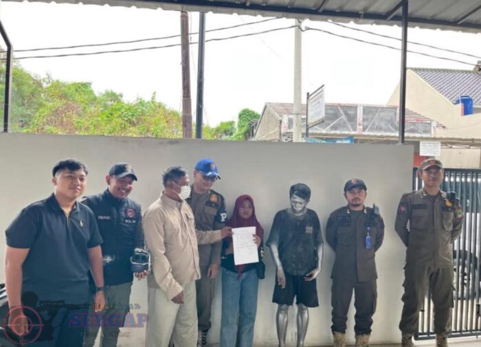 Modus Pura-Pura Pincang Terbongkar, Dua PPKS Diamankan Satpol PP Karawang